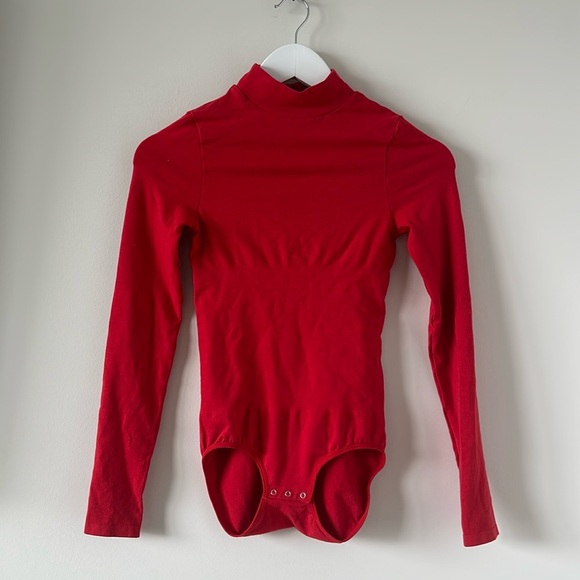 Yummie Madelyn Mock Neck Long Sleeve Shaping Bodysuit Seamless Red Sexy Romantic - Picture 5 of 8